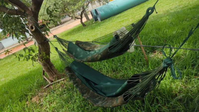 Rede Camuflada Reforçada Com Forro Duplo 1.5 Mts de Comprimento 1.4 Mts de Largura e 50cm de Punho Grosso.